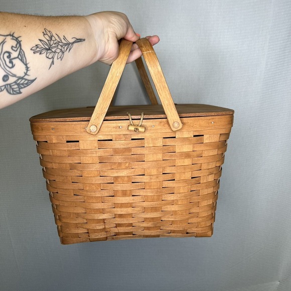 Longaberger 1986 Retired Large Picnic‎ Basket with Riser Handles Leather Hinges
